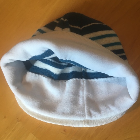 North face hat - Picture 3 of 3